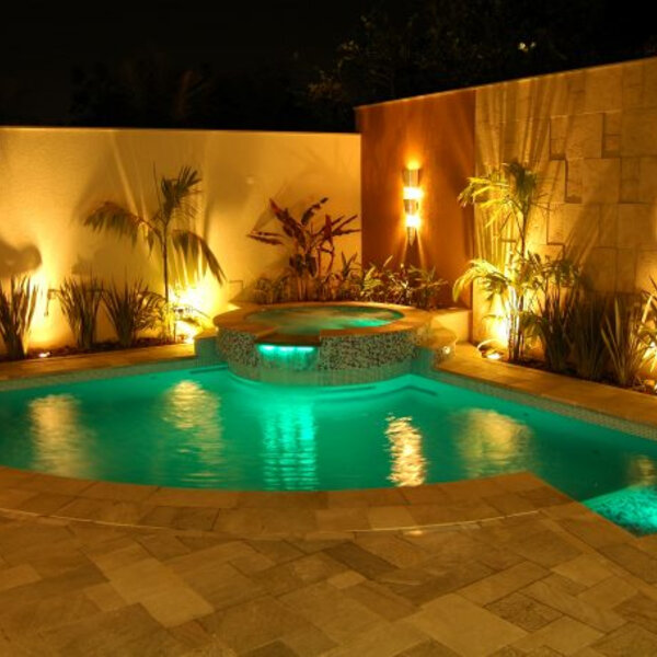 Iluminação para sua piscina