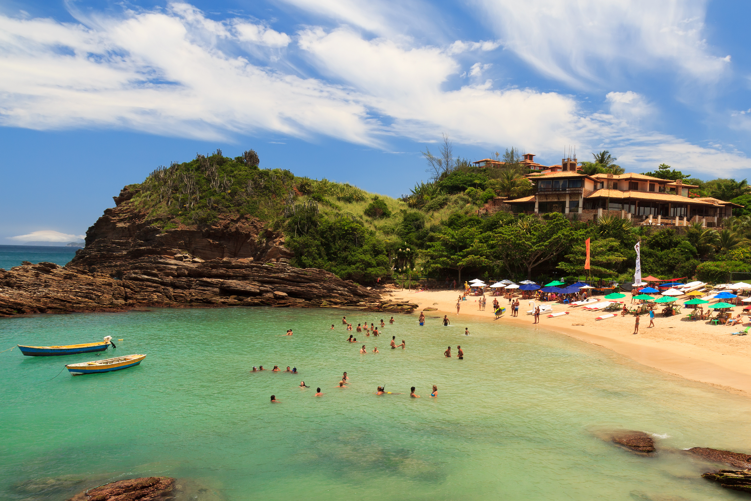 Que tal programar viagens curtinhas a Búzios, Penedo, Niteroi?