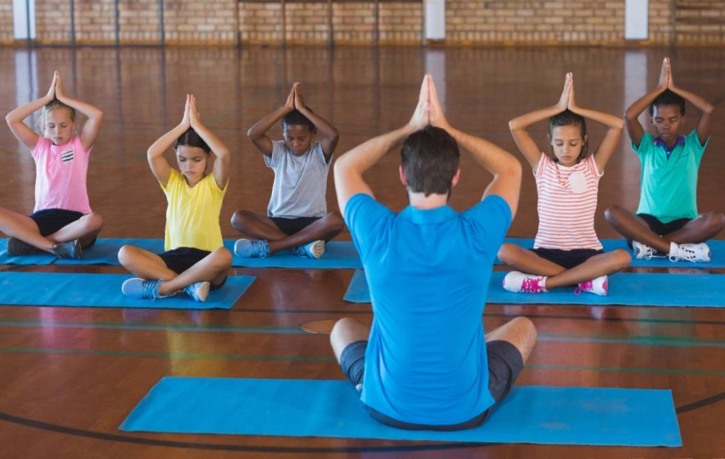 Entrevista com Flavio Teixeira, professor de yoga e meditação, pós graduado em prática e docência de meditação com especialização em mindfulness para crianças e jovens