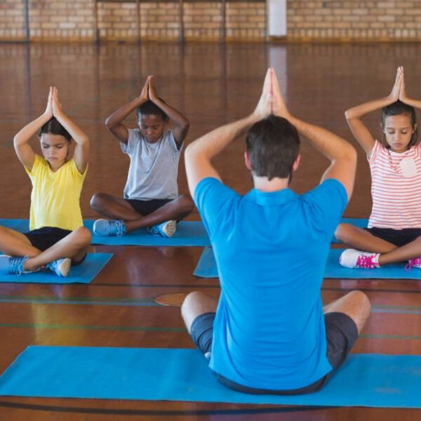 Entrevista com Flavio Teixeira, professor de yoga e meditação, pós graduado em prática e docência de meditação com especialização em mindfulness para crianças e jovens