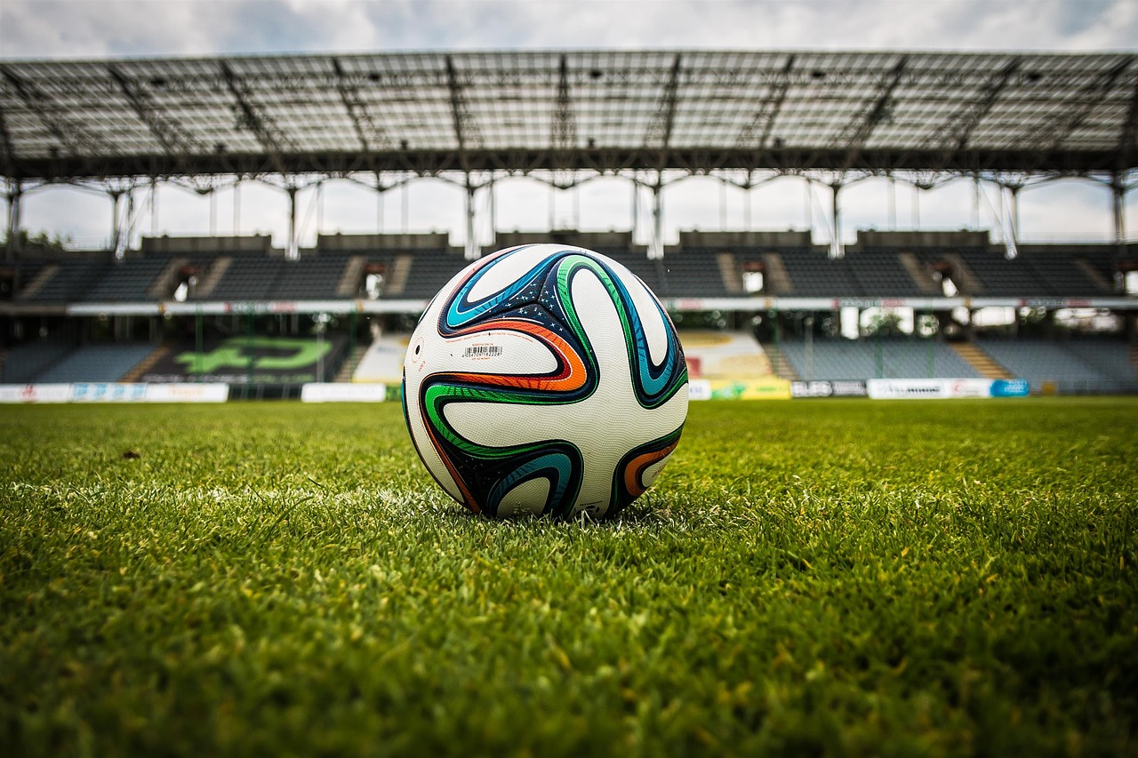 Veja os maiores investimentos dos clubes cariocas no mercado da bola