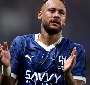 Neymar volta a jogar após 1 ano