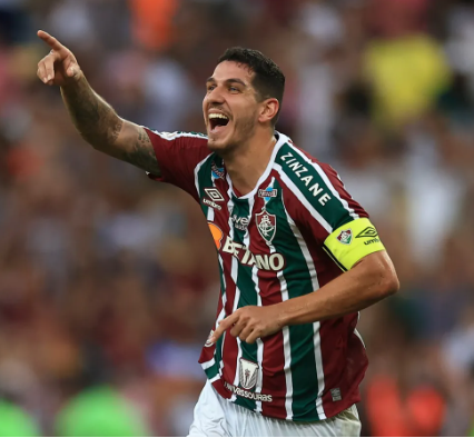 Mercado da bola aquecido!