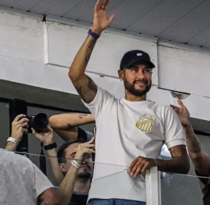 Neymar retorna ao Brasil!
