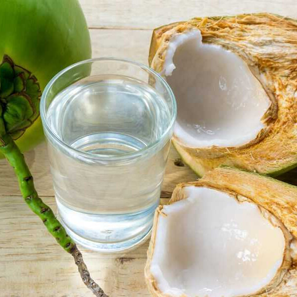 Conheça os benefícios da água de coco