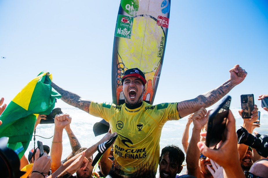 Gabriel Medina é tricampeão mundial da WSL