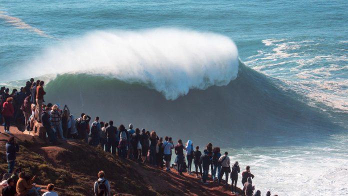 Swell e frio nas ondas gigantes de Nazaré