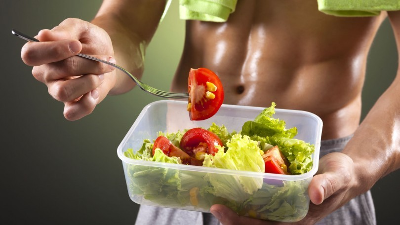 Combinação de dieta alimentar e treino de musculação