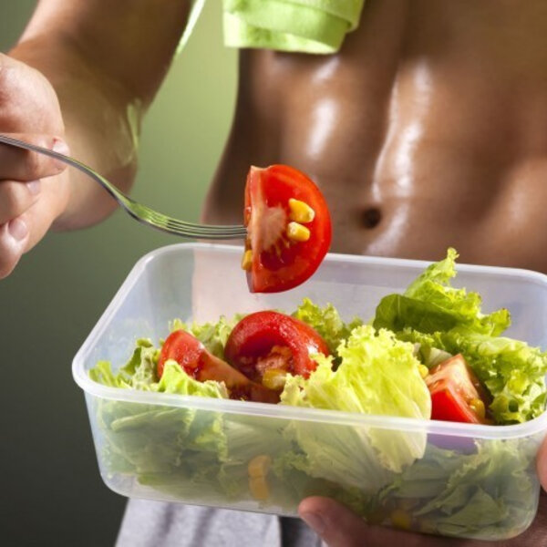 Combinação de dieta alimentar e treino de musculação