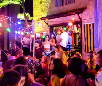 Pura Vida Hostel cai na folia do Carnaval