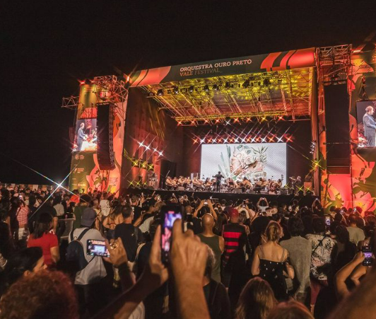 Orquestra Ouro Preto na Praia de Copacabana