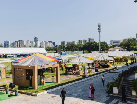 Carandaí 25 volta ao Jockey Club com 140 estilistas