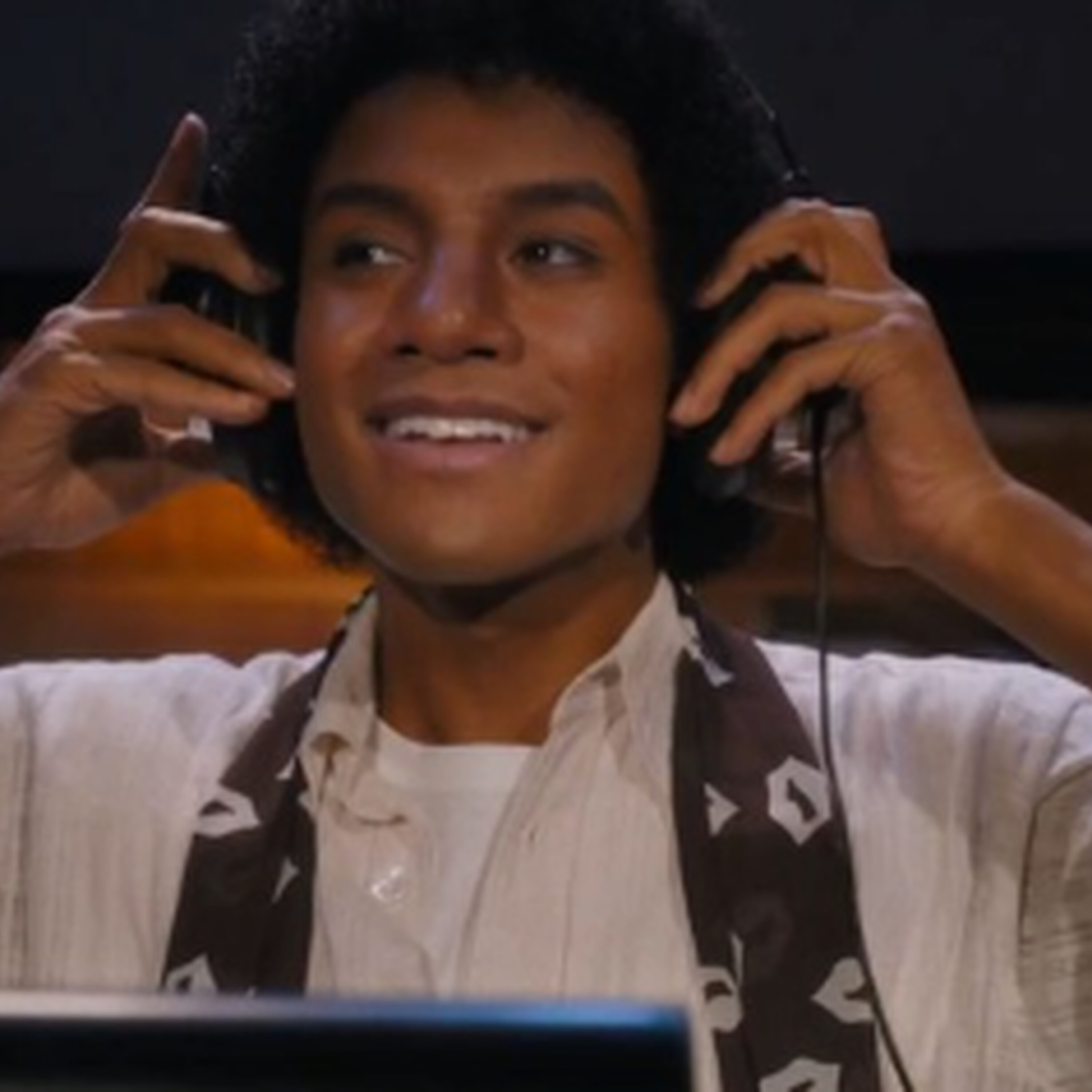 Filme de Michael Jackson chega aos cinemas episode artwork