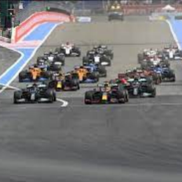 Max Verstappen aproveita erro de Charles Leclerc e vence o GP da França