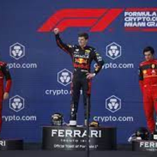 Verstappen vence o GP de Miami e se aproxima de Leclerc no mundial de pilotos