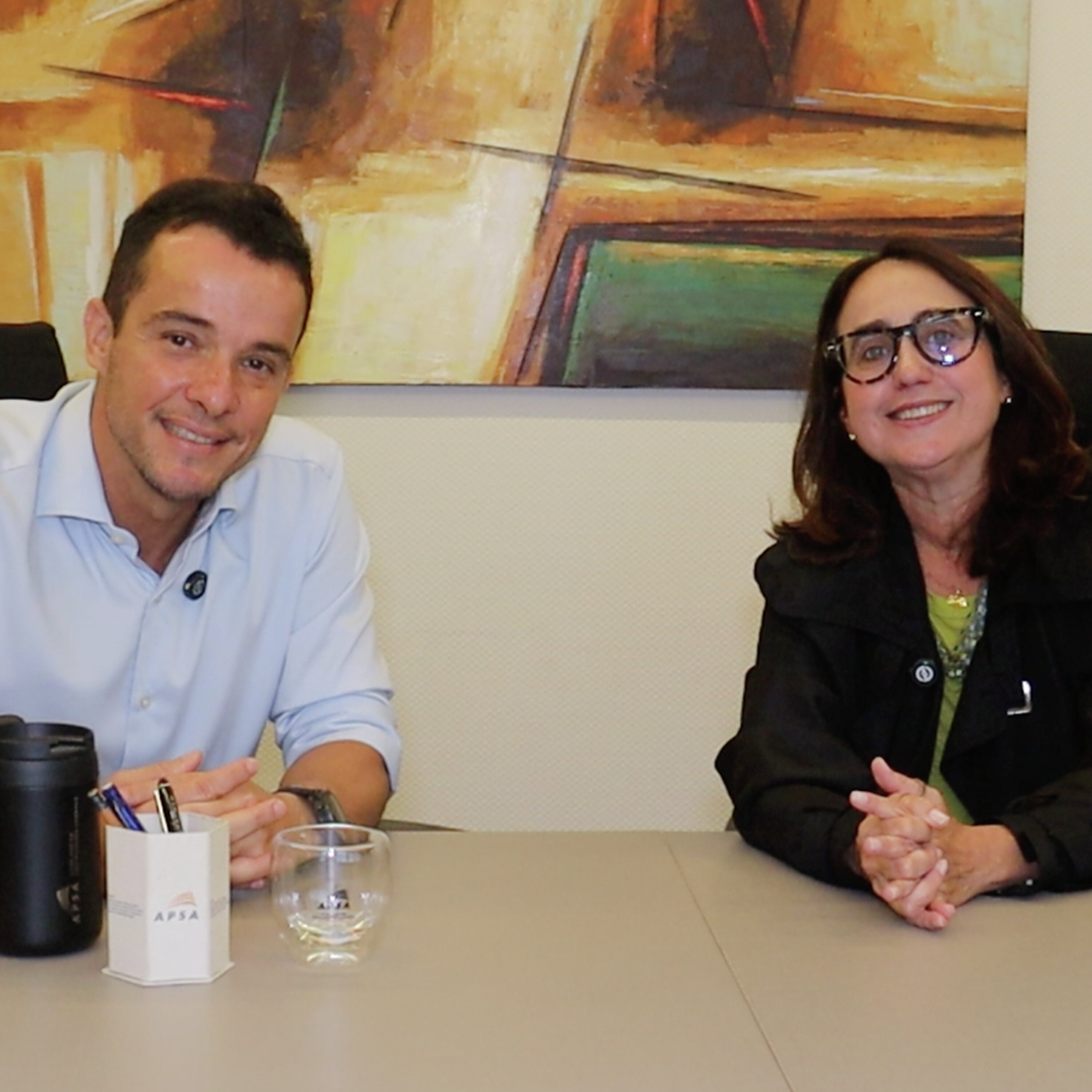 Cris Campos entrevista Leonardo Schneider, diretor superintendente da Apsa e vice-presidente do Secovi Rio de Locações e Assuntos Imobiliários, sobre o mercado imobiliário no Rio, com foco no boom dos estúdios, revitalização e valorização do Centro, além de temas como locação e lançamentos. episode artwork