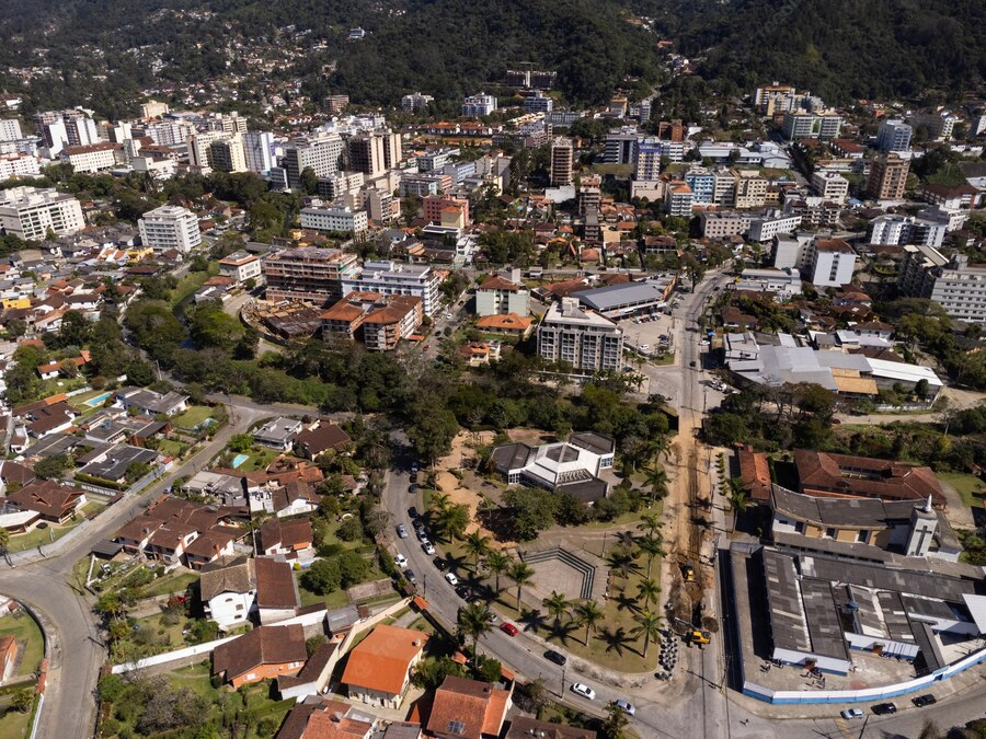 Confira a importância da conexão entre os mercados imobiliário e de turismo nas cidades na entrevista com a secretária municipal de Turismo de Teresópolis, Elizabeth Mazzi e Victorio Abreu, diretor da Areaum.