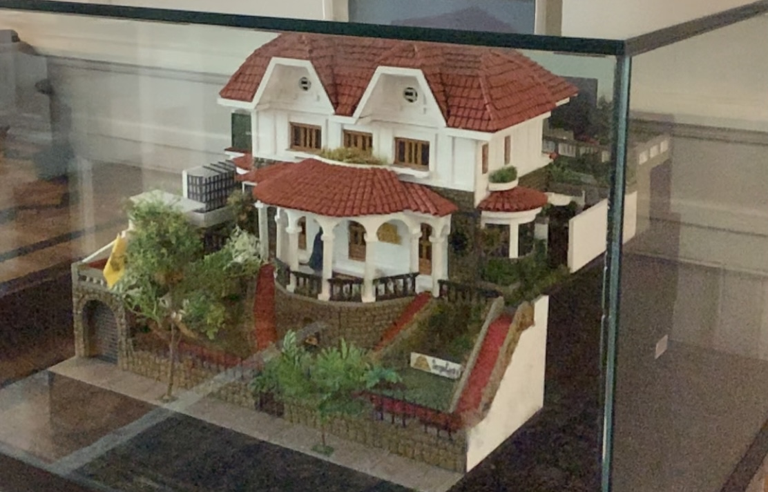 Conheça o palacete em Laranjeiras que conta boa parte da história do mercado imobiliário carioca, além de um panorama do setor na entrevista com Claudio André Castro, diretor da Sérgio Castro Imóveis.