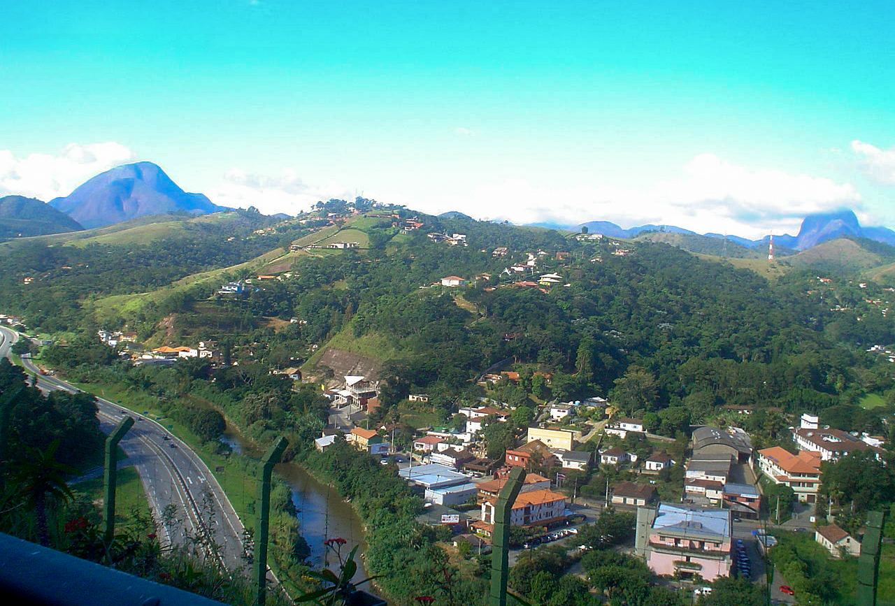 A Região Serrana continua atraindo quem quer morar ou investir na Serra. A CIA Multiplataforma Imobiliária acaba de abrir uma loja conceito em Itaipava. Confira as novidades no podcast com Renato Teixeira, CEO da CIA.