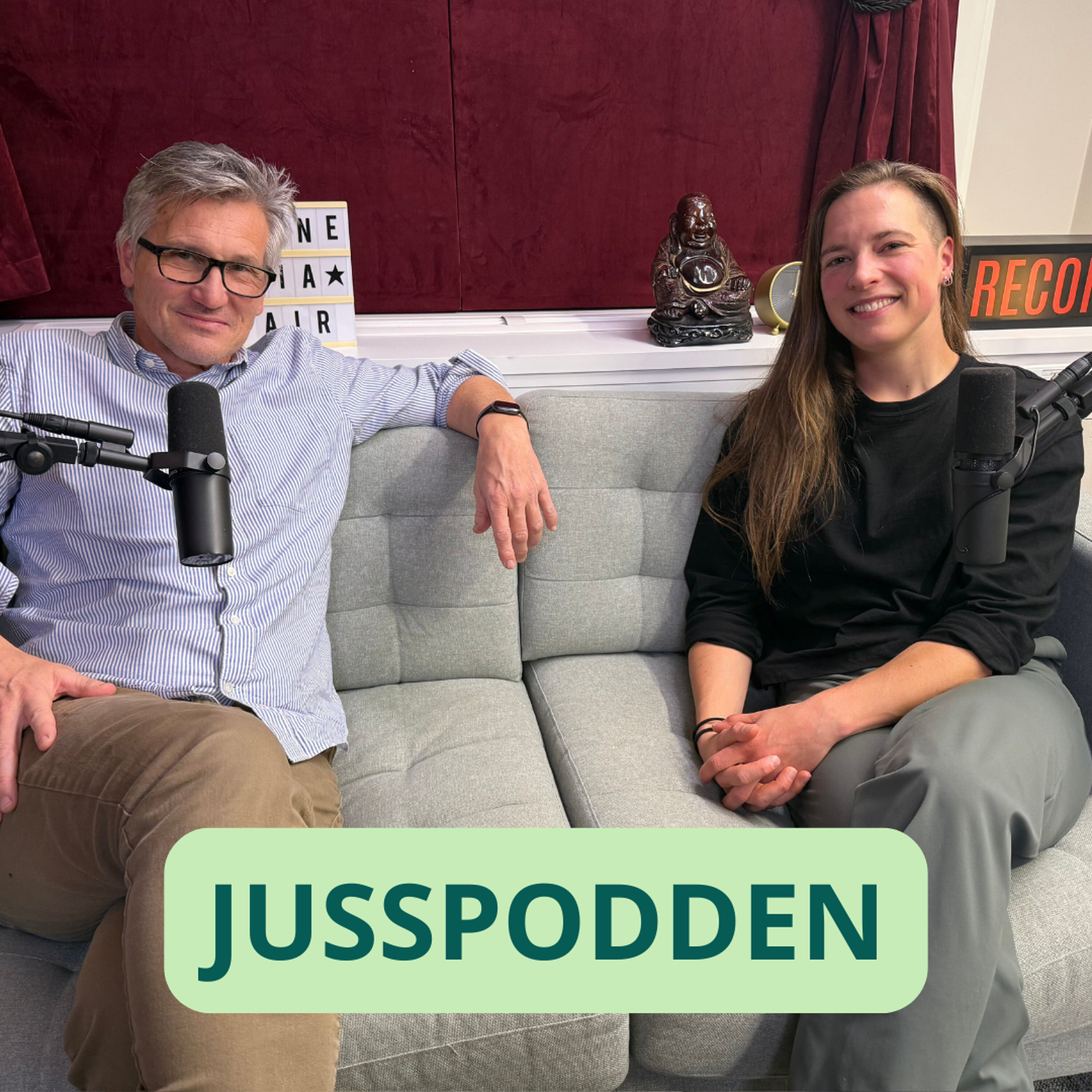 Jusspodden Podcast: §266 Algoritmenes hemmeligheter og jussens hodepine – med Inga Strümke og Bjørn Erik Thon Jusspodden episode image