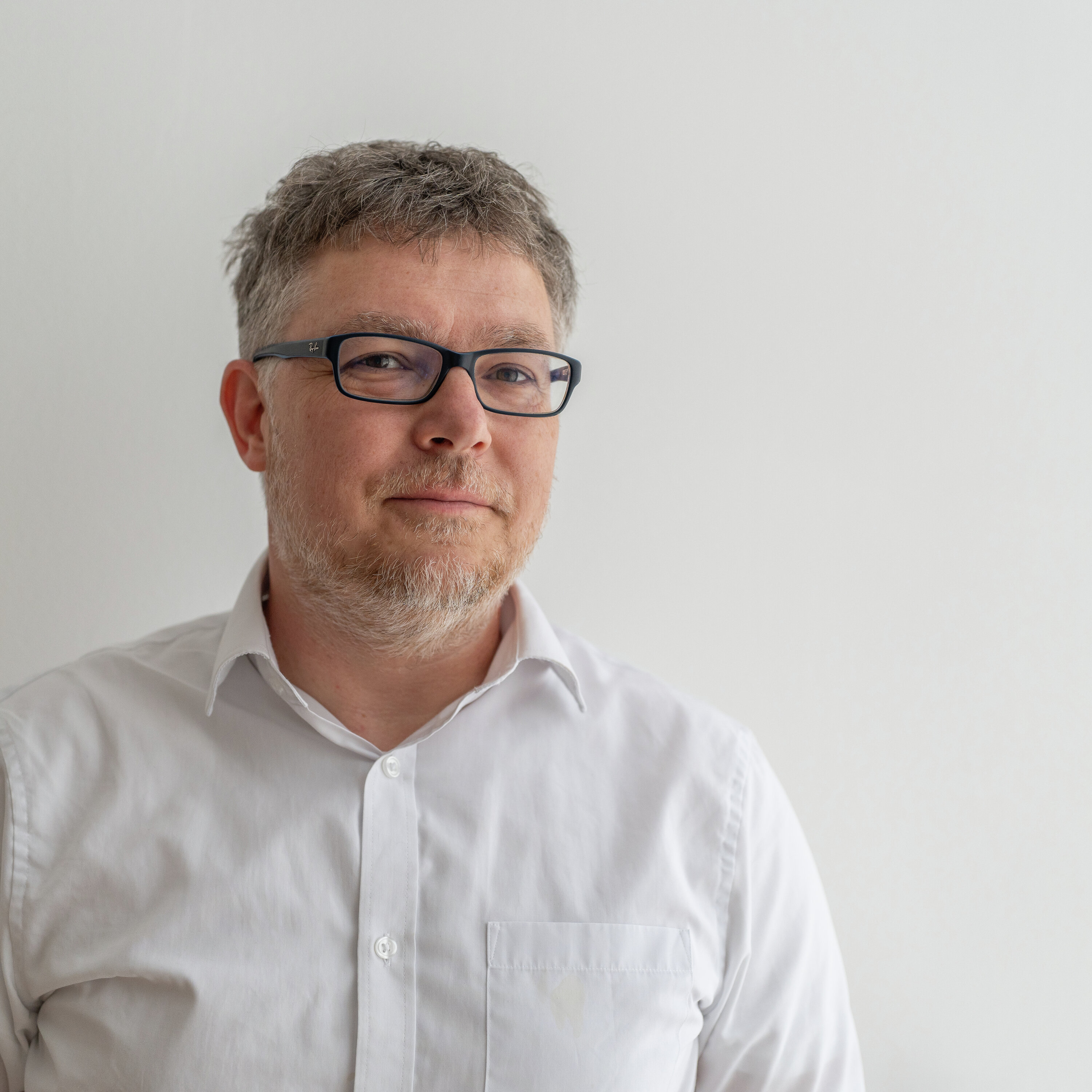 "A platformok magasról tojnak a felhasználók fejére" - Gosztonyi Gergely az Online Platform Vitarendező Tanácsról