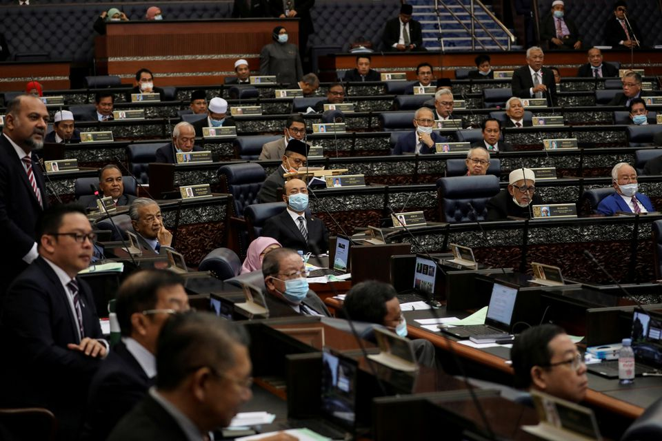 落实定期国会法？理想与现实中拉扯？政治人物道德观低落才是政局困境关键？