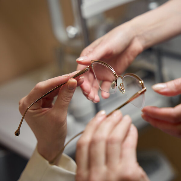 Pott Glasses 摆脱「七年之痒」 鼻梁上的高端精品体验