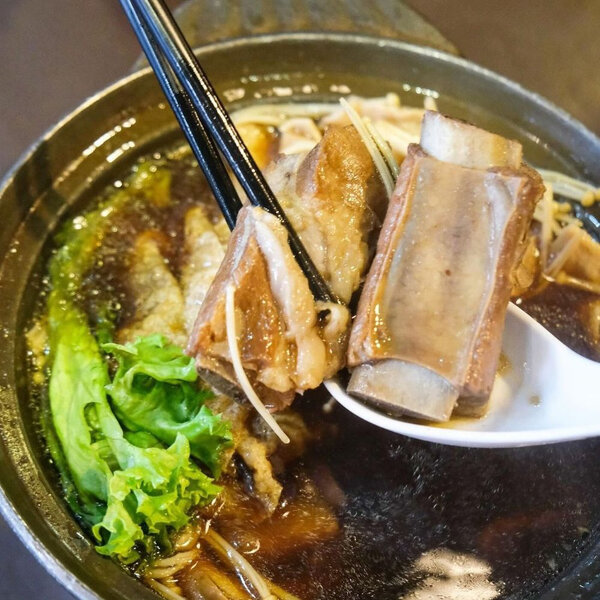 思乡的肉骨茶好味道 丰香在邻国卖家乡味