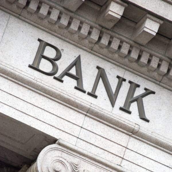 欧美银行危机骨牌效应 第一共和银行会否踏上SVB后尘？