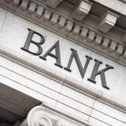 欧美银行危机骨牌效应 第一共和银行会否踏上SVB后尘？