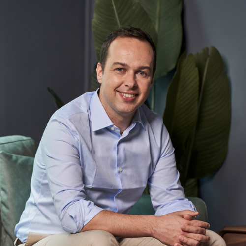 Can StashAway Outpace Competition?