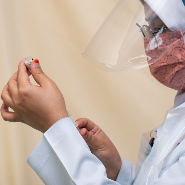 Doctor in the House: What Omicron Means for the Pandemic in 2022