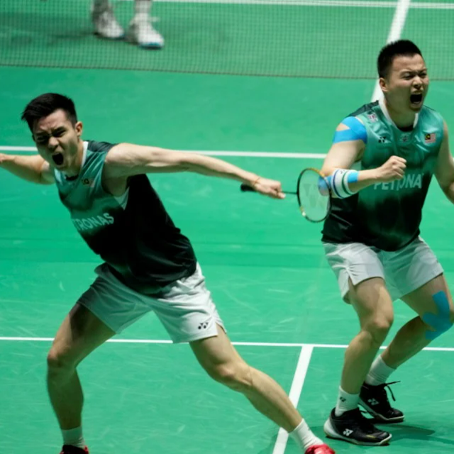 Take A Bow, Aaron-Wooi Yik!