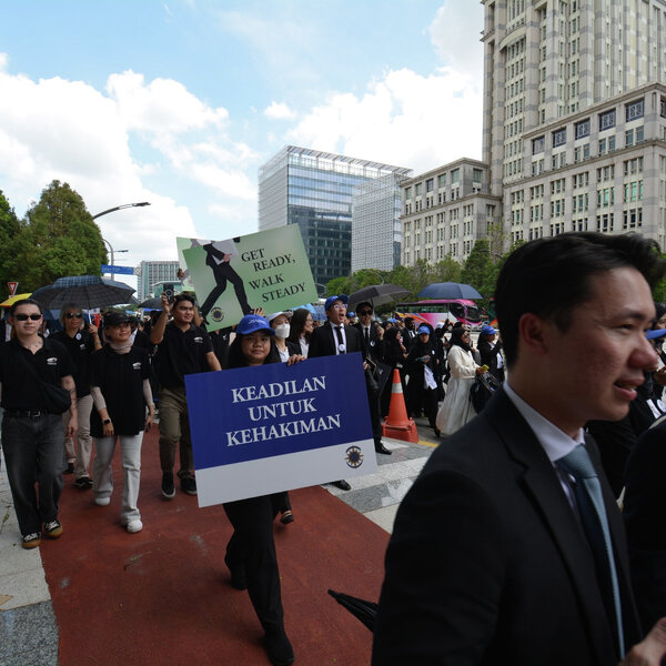 司法独立告急!律师集体上街,矛头直指安华?