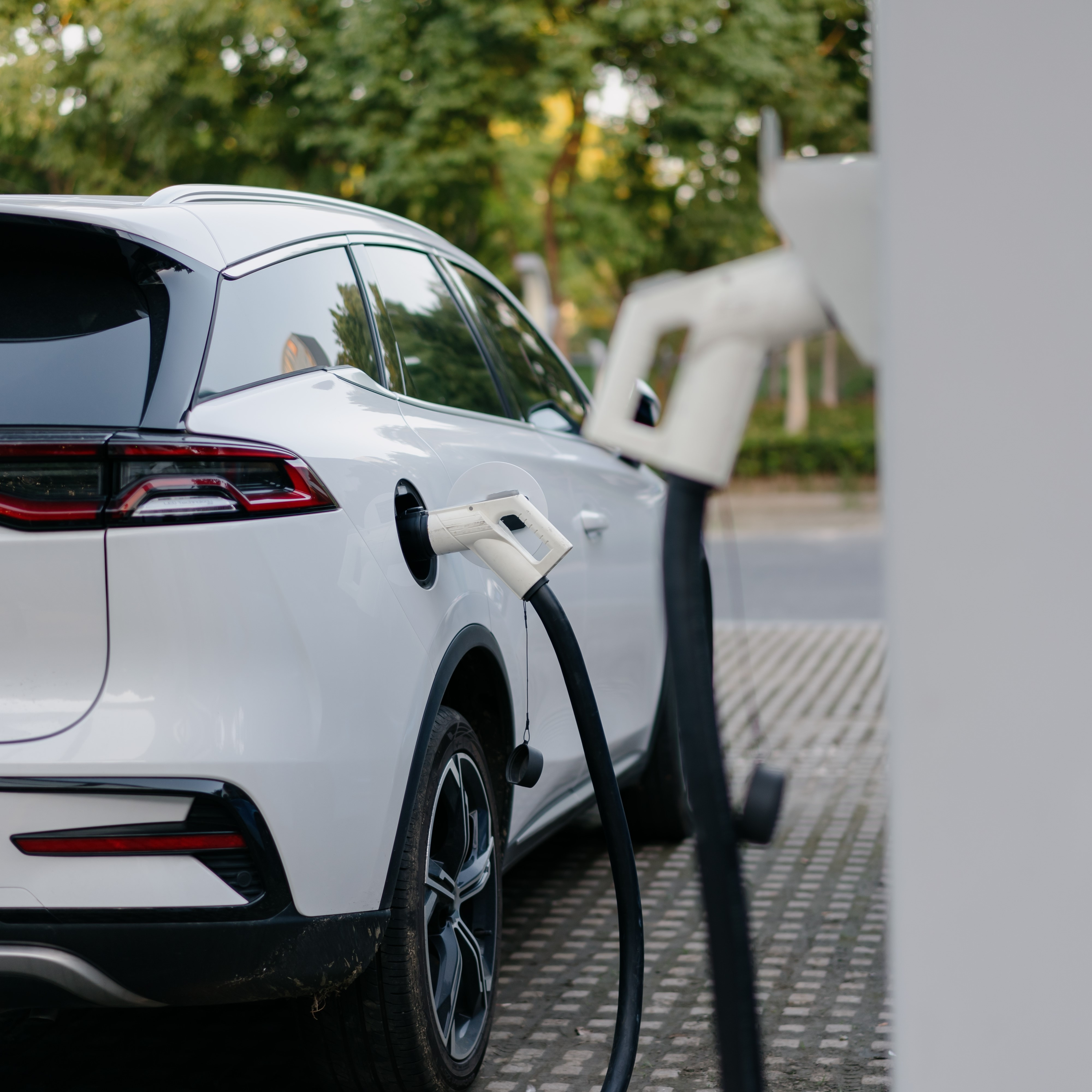 中国产业补贴超越国防支出，欧美向中国电动车加征关税