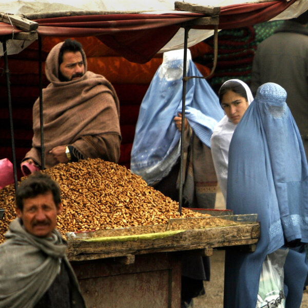 阿富汗女权遭严重辗压，人道主义危机加剧恶化