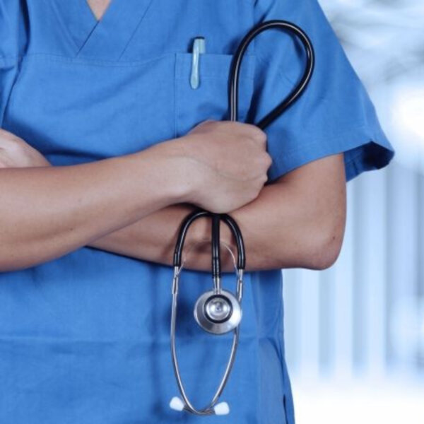 研究：政府医院工作量大工资低 73%医护人员想辞职