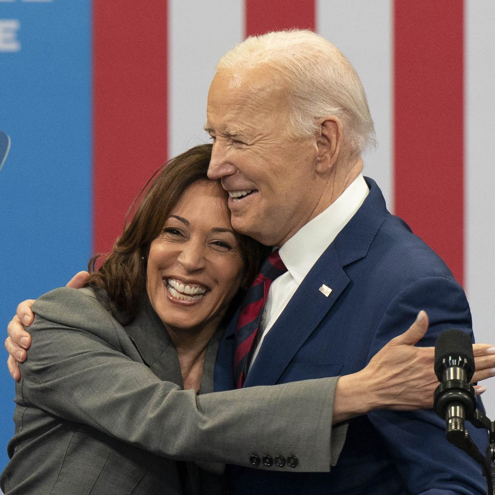 拜登震撼宣布退选，特朗普枪击后稳赢？