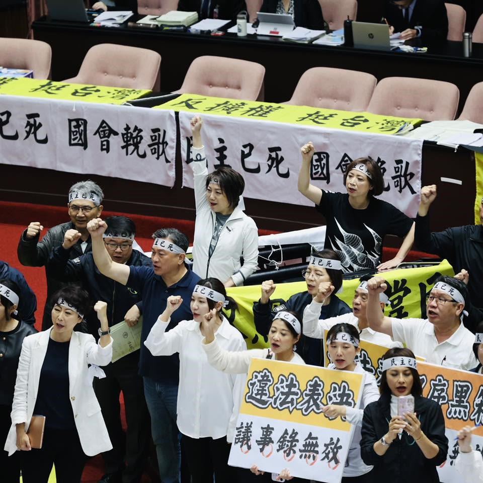 cover of episode 台湾国会改革风暴，十万民众街头抗议