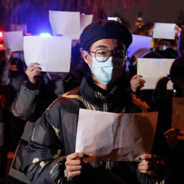 乌鲁木齐民宅大火烧起民怨沸腾 「白纸革命」全中国遍地开花