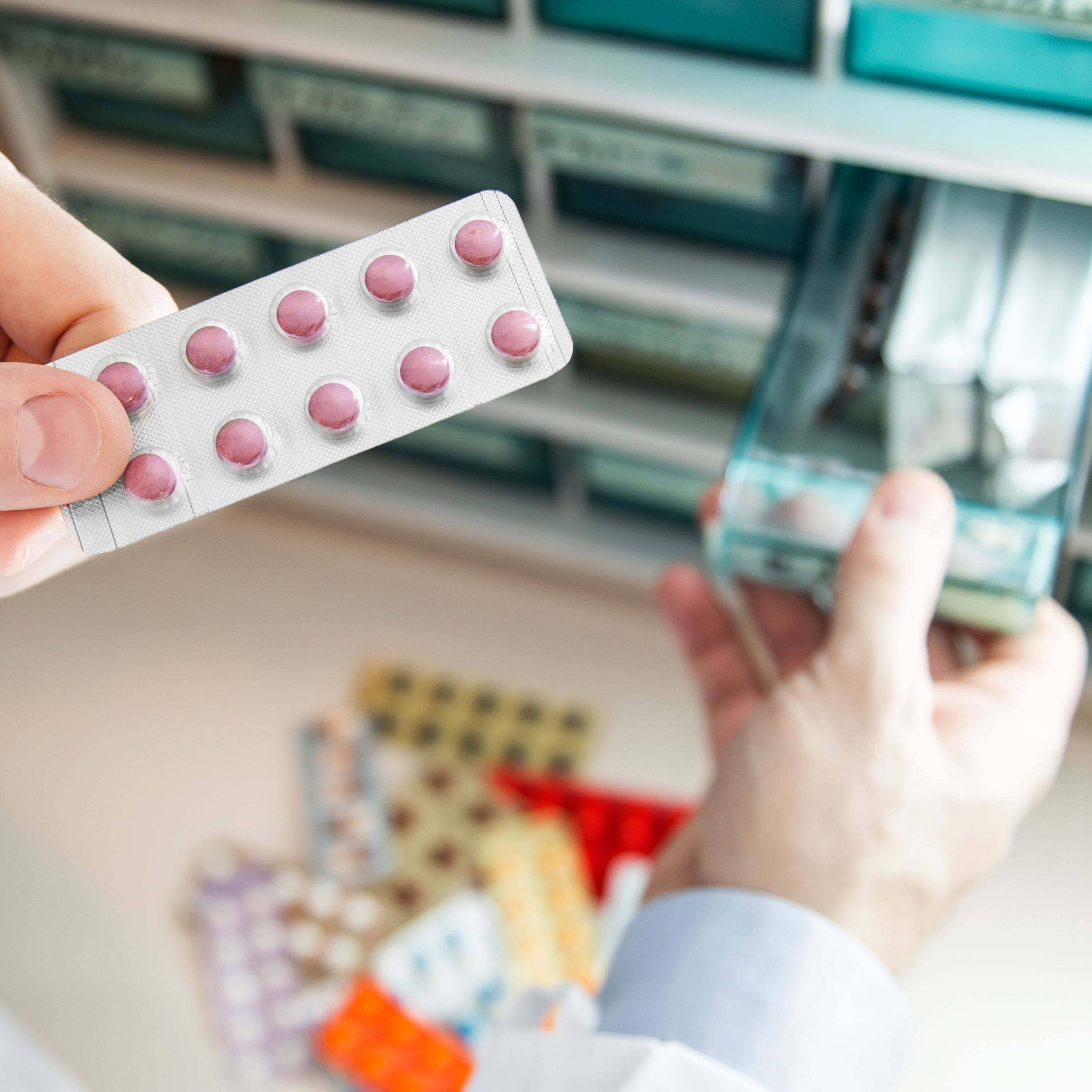 台湾幼儿园喂药风波    政客忽略受害者只顾口水战