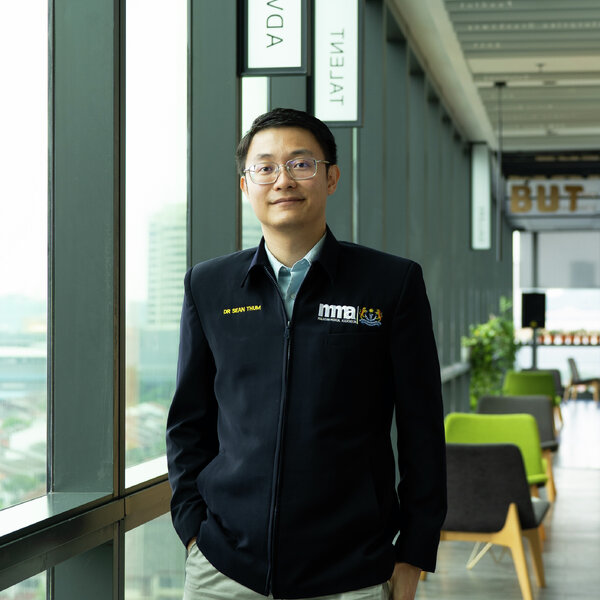 为什么政府医生都外流到国外?问题不是国外待遇更好,而是…