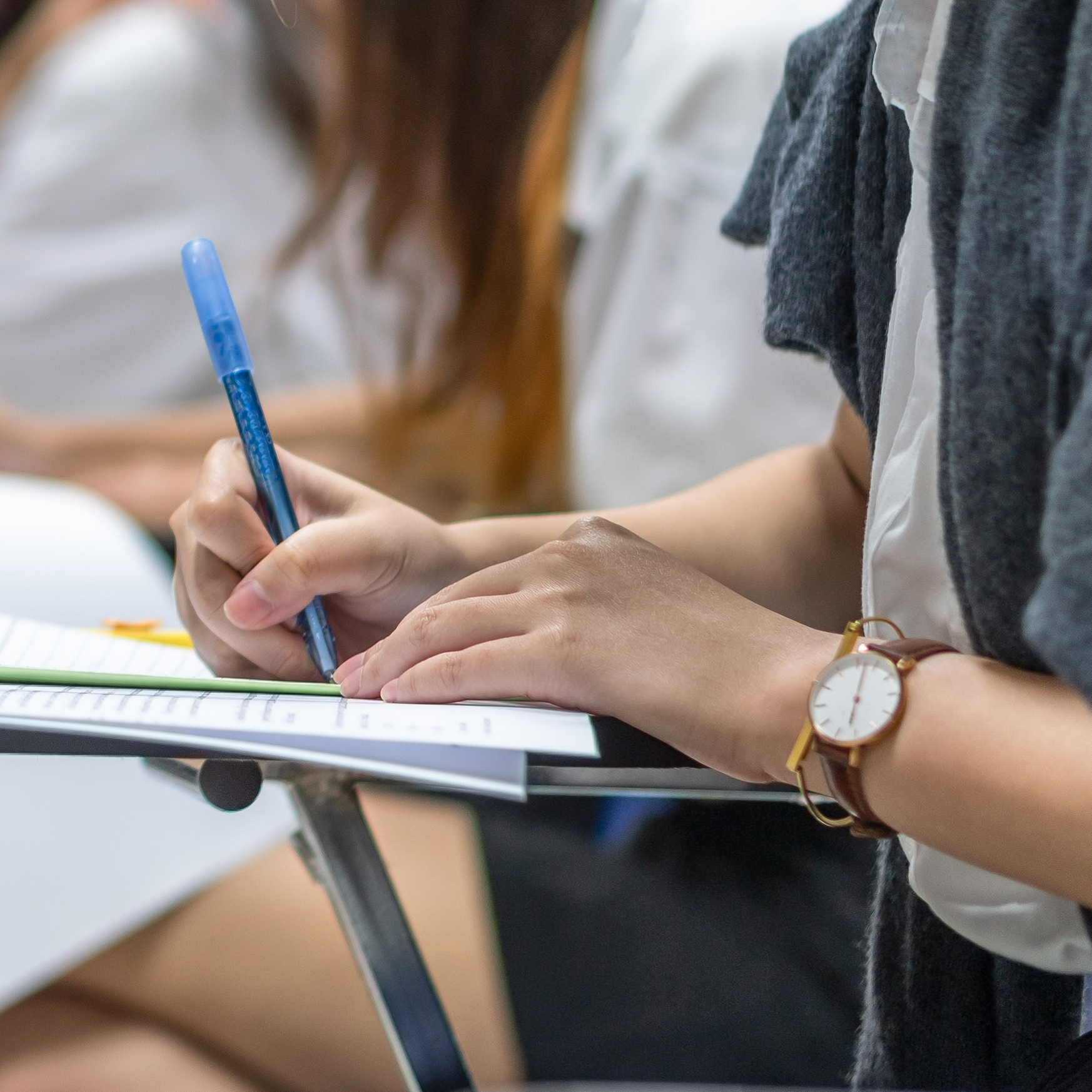 优等生暴增争读热门科系，高分落榜现象频发，是考试难度降低或入学评鉴制度残缺？