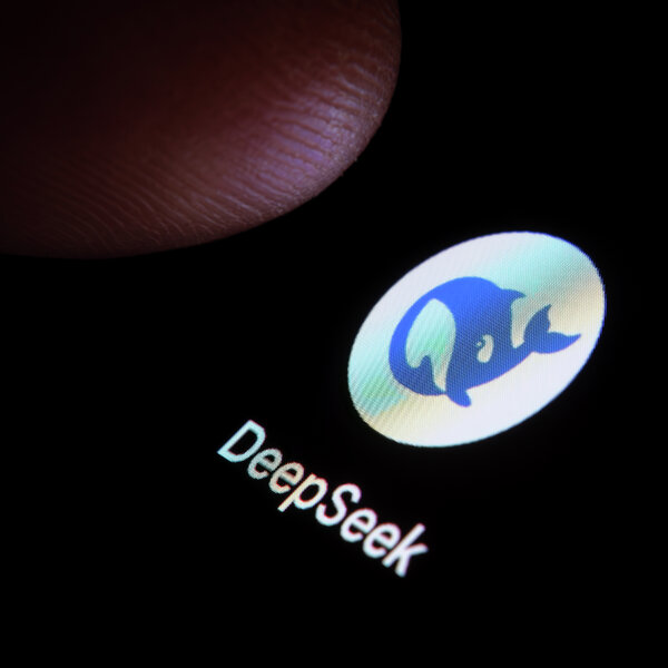 DeepSeek震撼弹:为何让矽谷炸锅?
