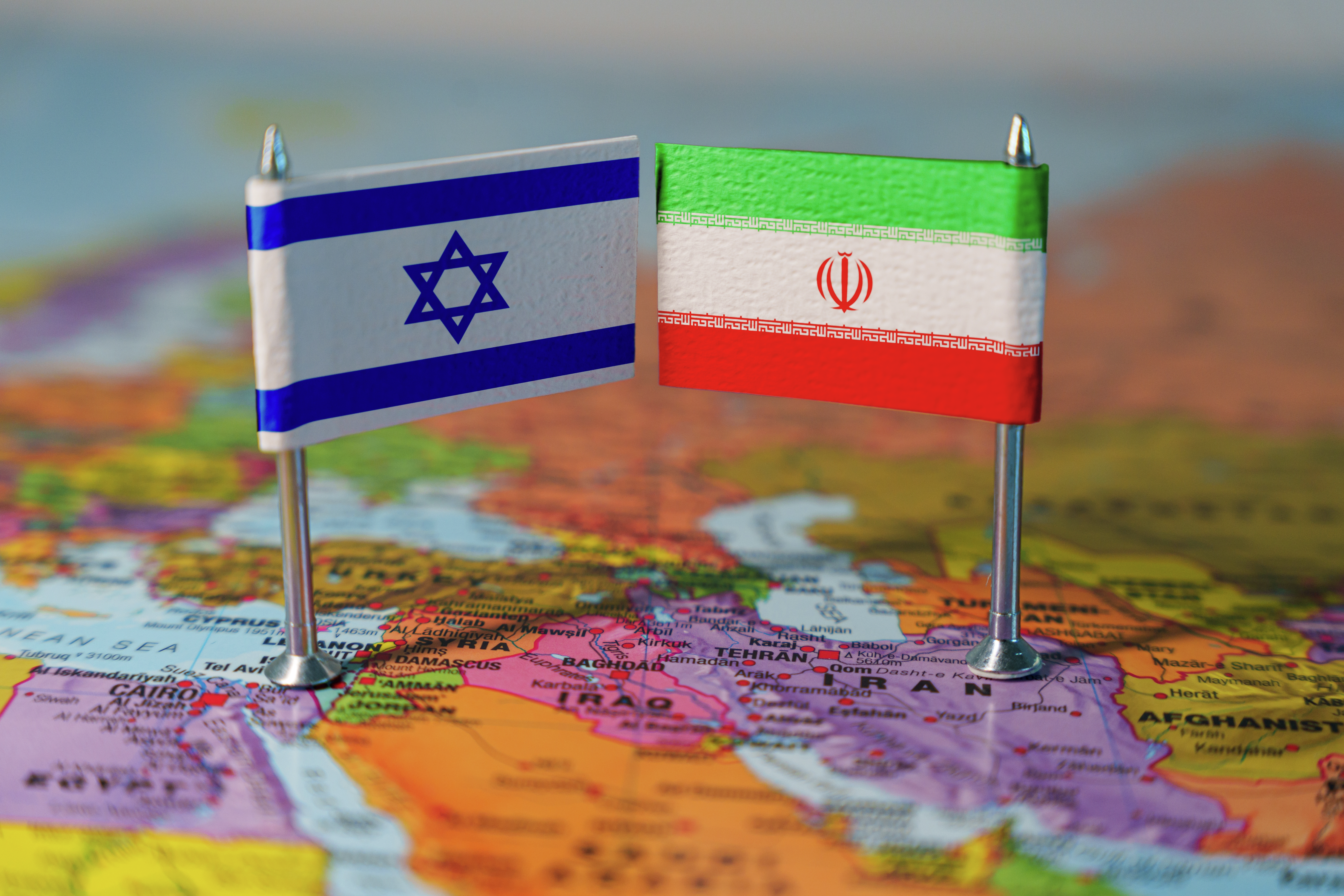 以伊战火双方打了个寂寞，特朗普抢尽风头，是最大赢家？