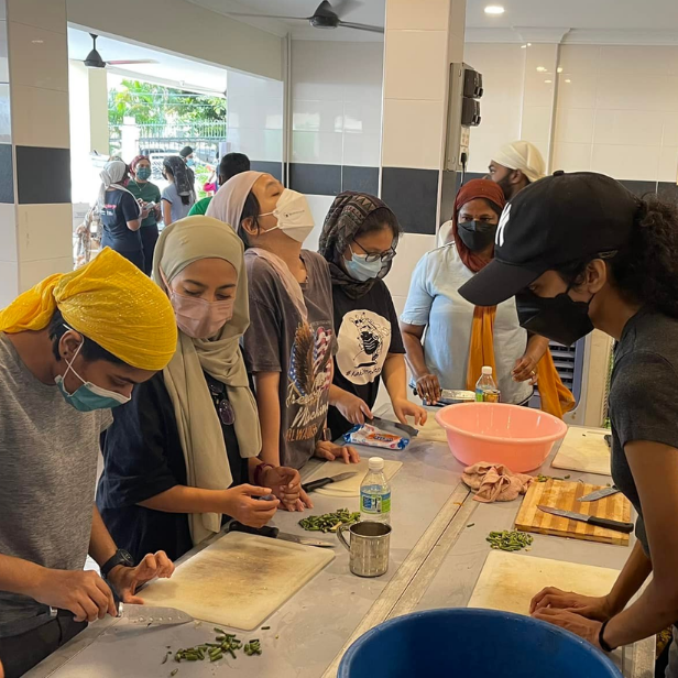 Gurdwara Cooks Up Food And Spirit of Bangsa Malaysia