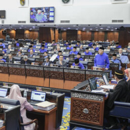 Popek Popek Parlimen: Najib Sengaja Mengelirukan Dewan Ini