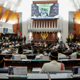 Popek Popek Parlimen: Najib Says Don't Blame National Debt On 1MDB