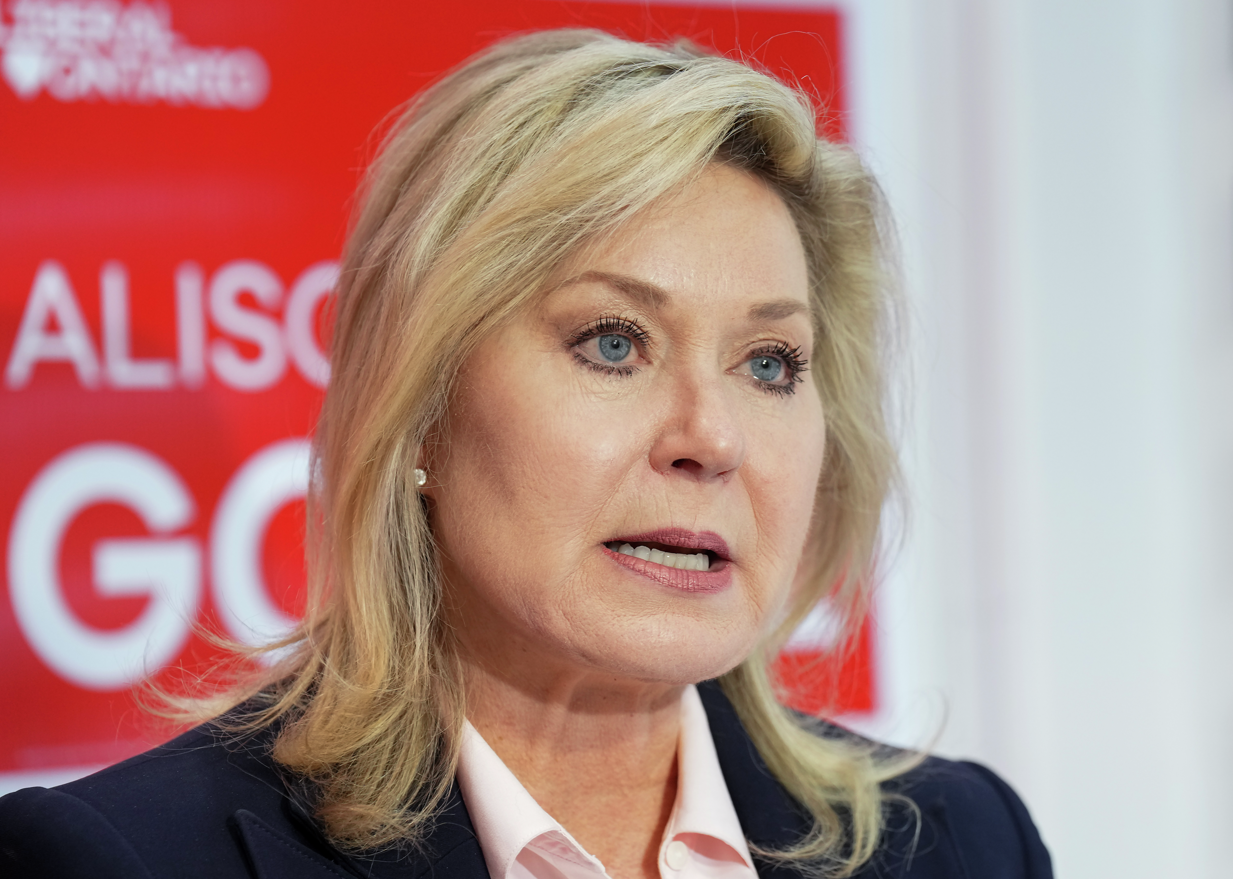 Bonnie Crombie faces a leadership review