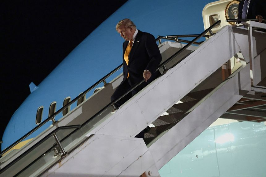 Trump’s Secret Air Force One Switcheroo: The Media Didn’t Need to Know episode artwork